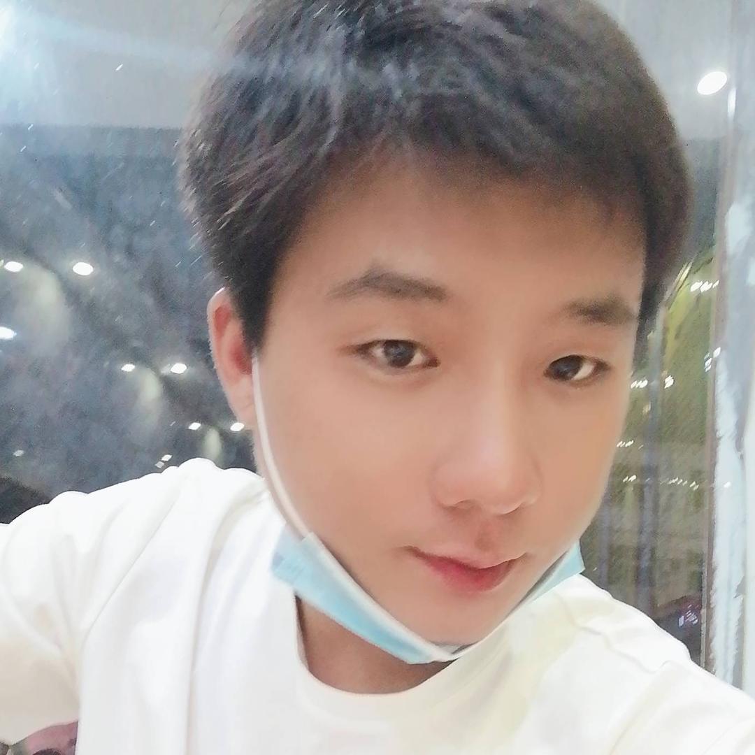 小梁同学