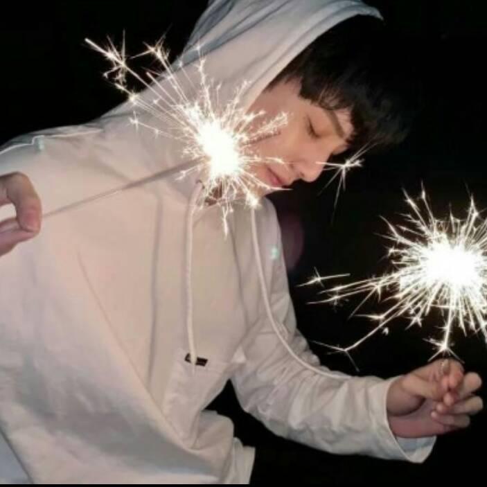 黑夜点烟花
