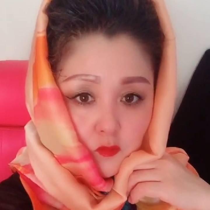 一个老太婆时髦阿芹