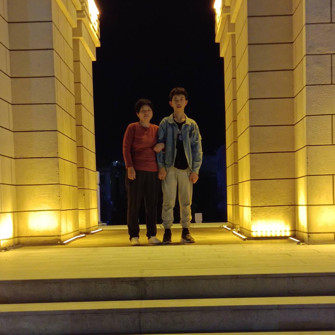 宏宇专业装门吊顶