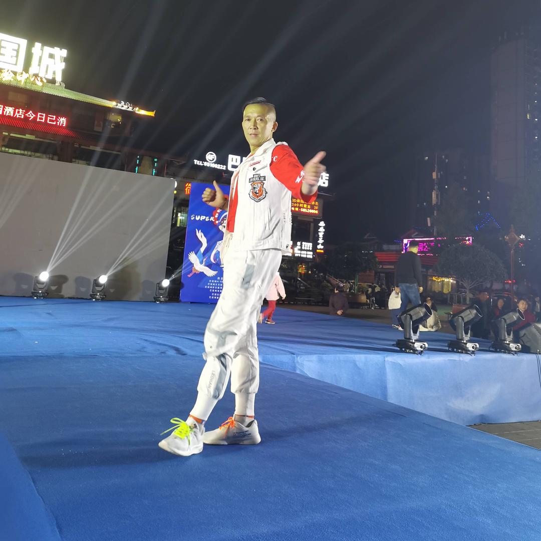 巴国城黄强（团长）