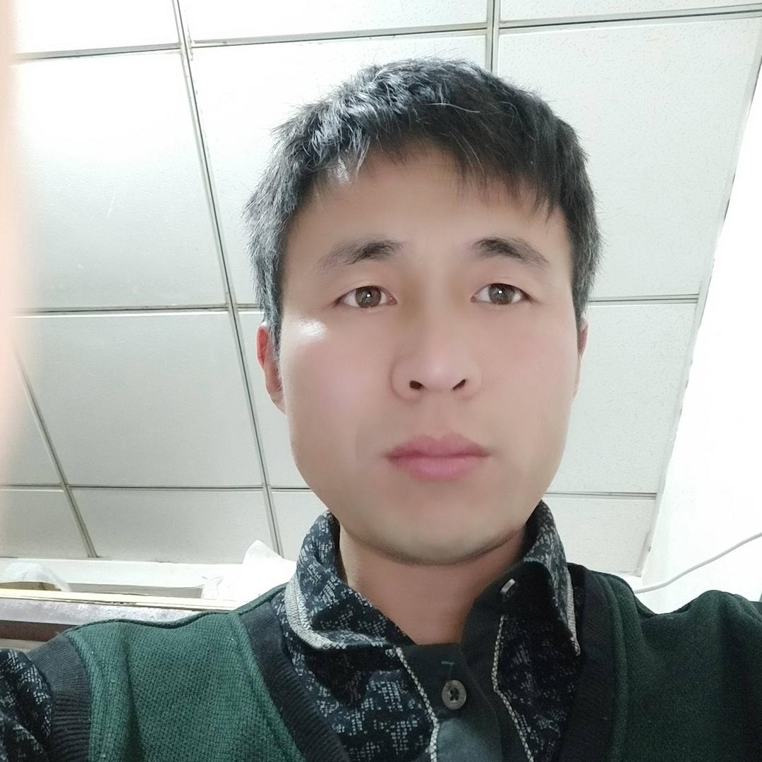 路灯下的王歌