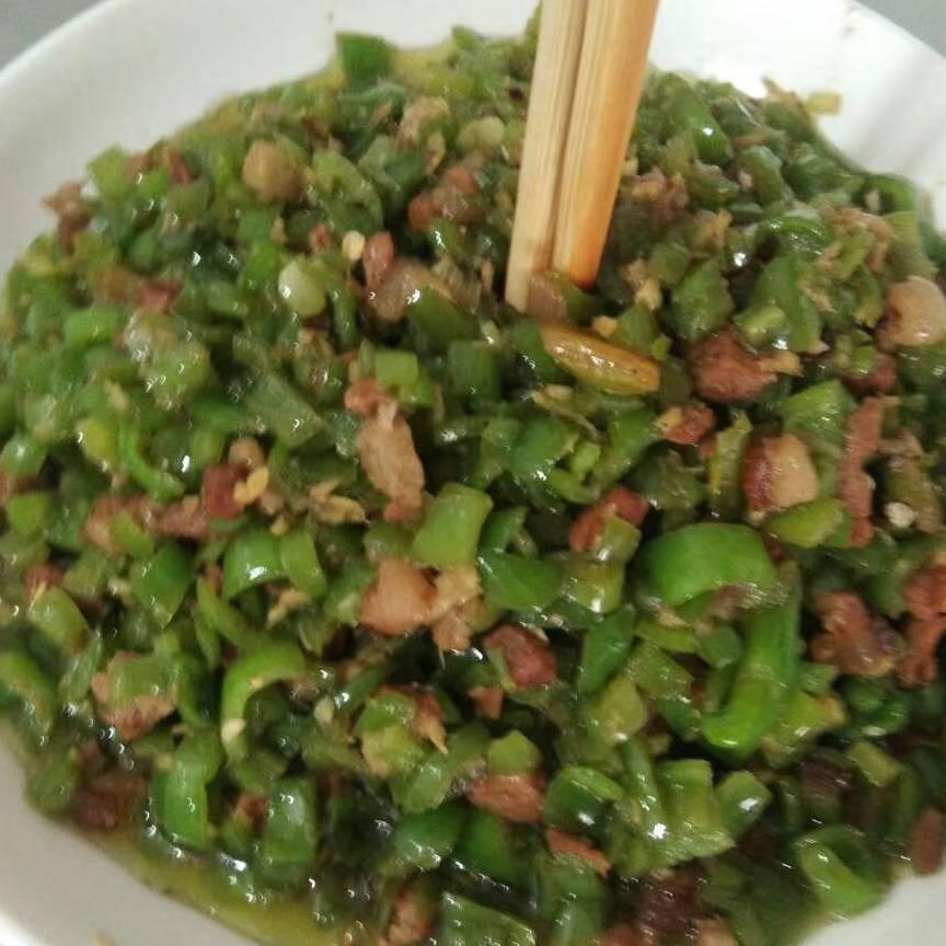 “淡然一笑”