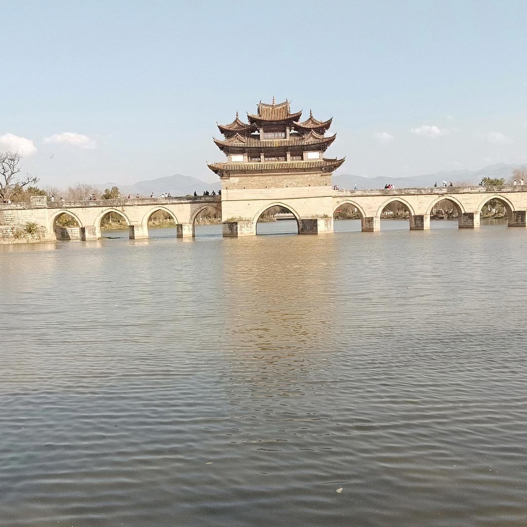 自己扛着