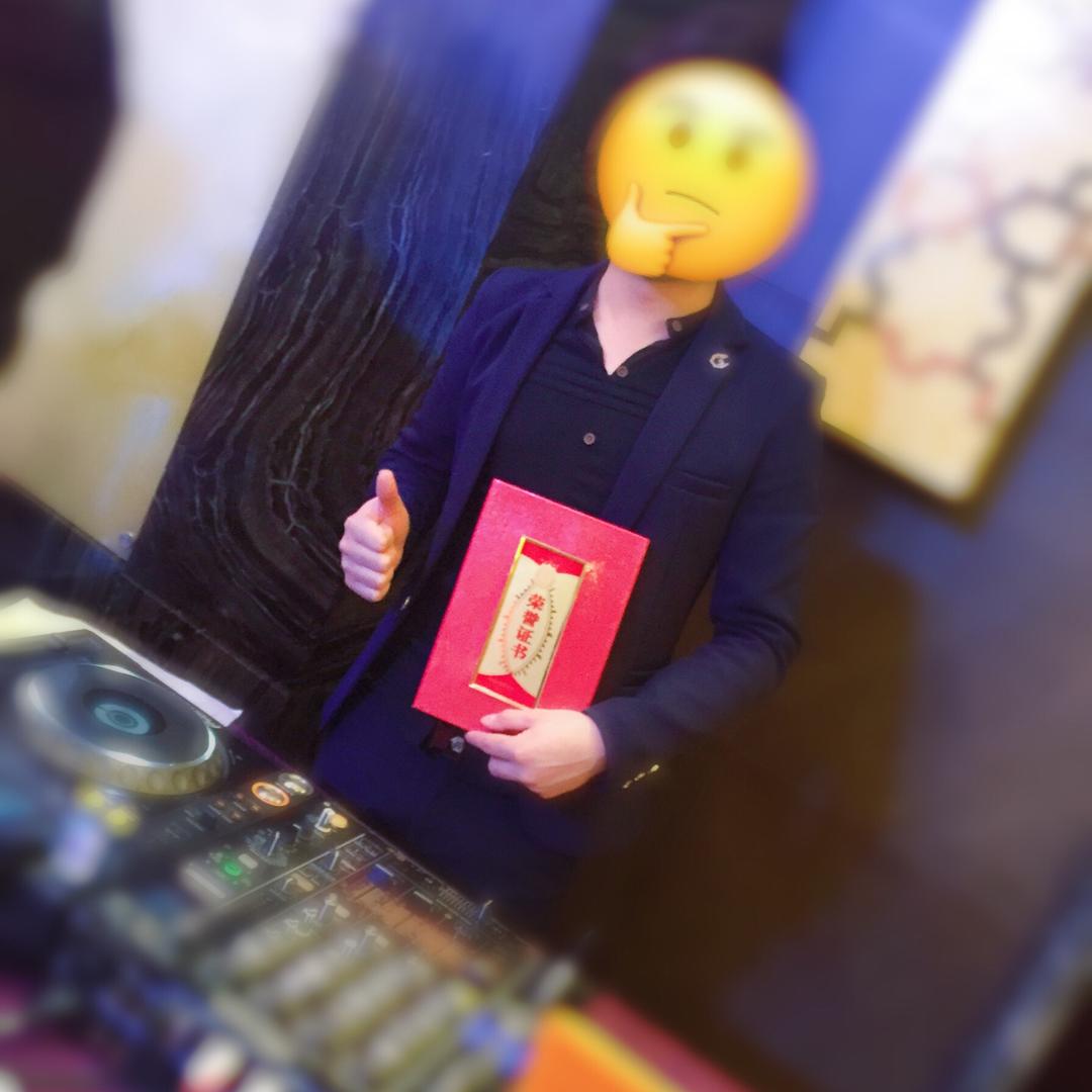 当代优秀青年坐家
