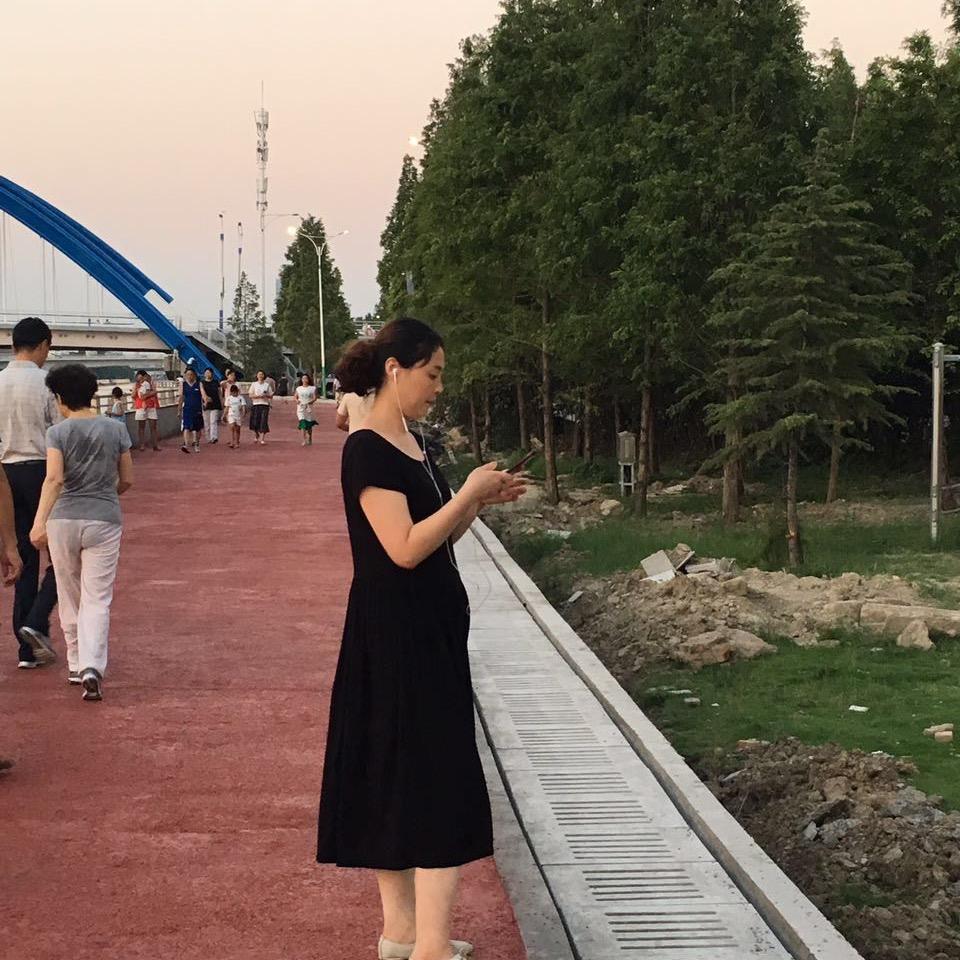 卢红英服装店.