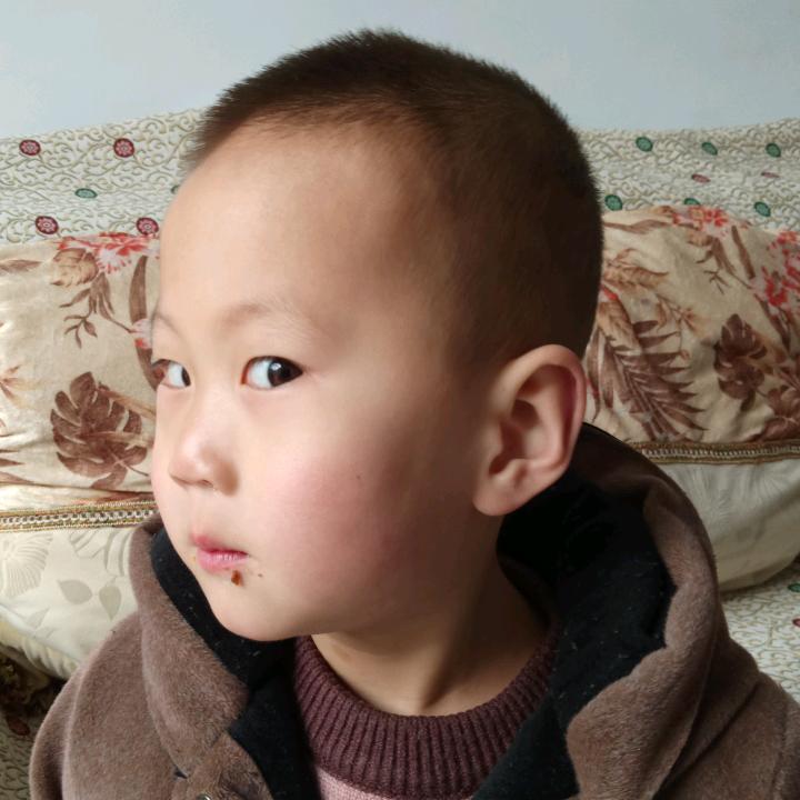 捣蛋小男孩