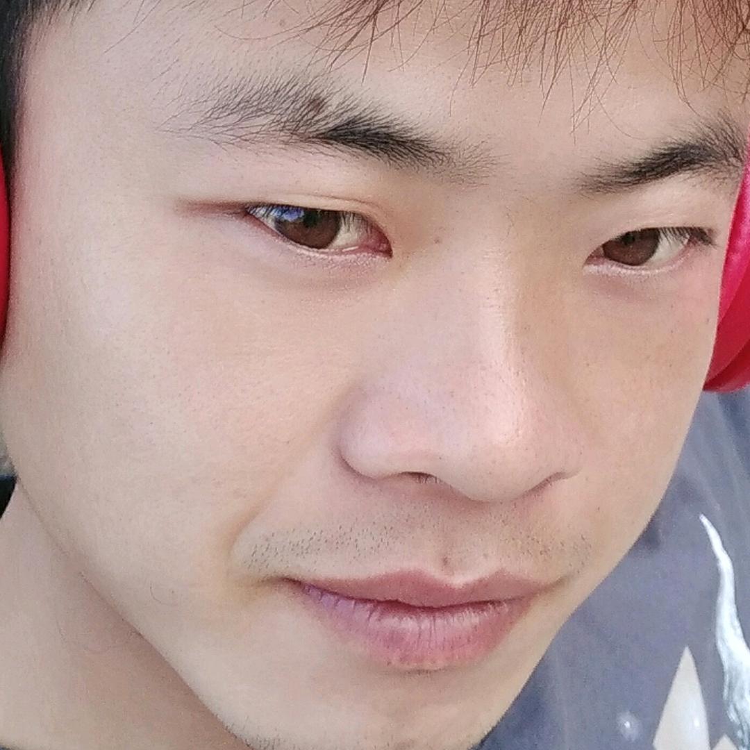 雄镇天