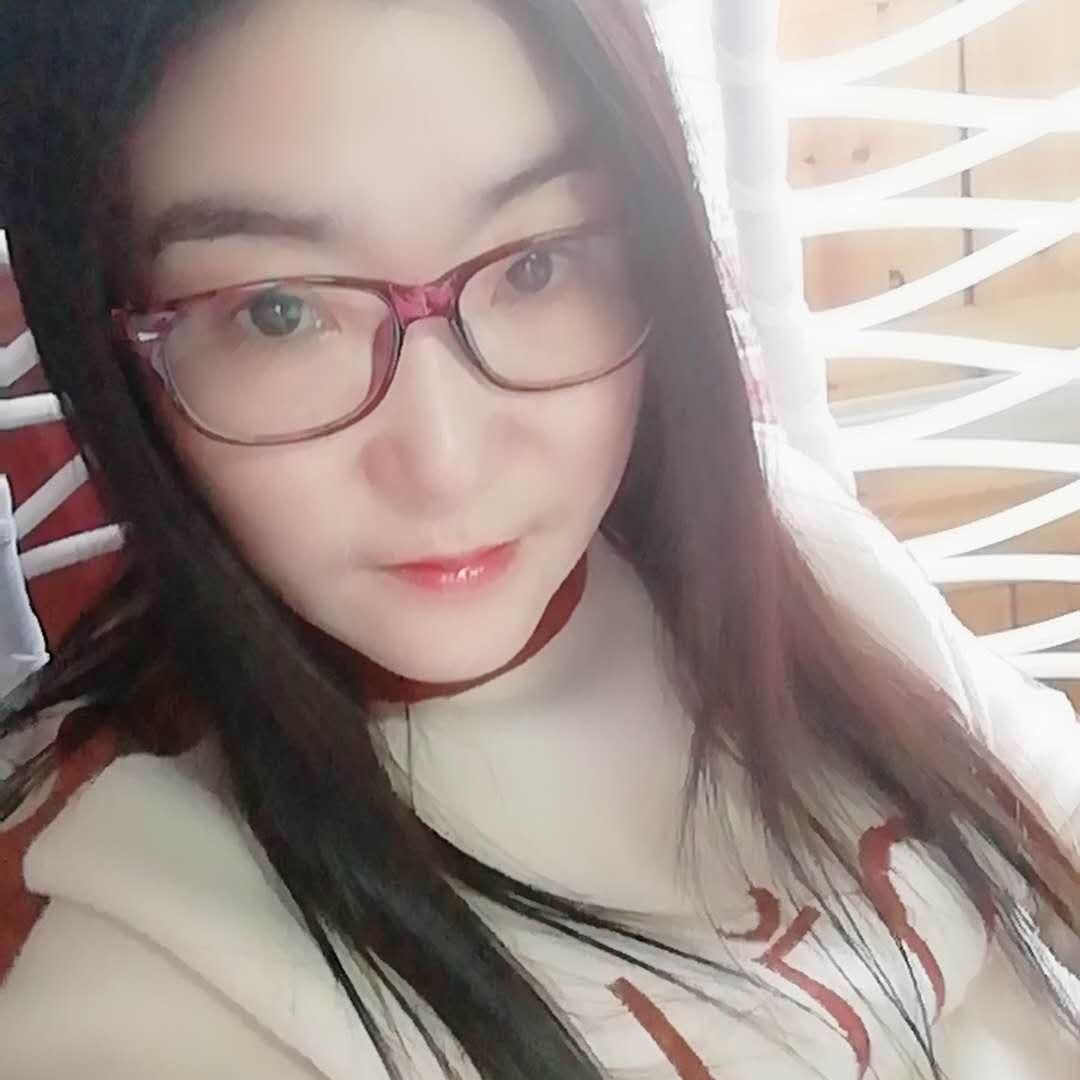 海琴女子穿搭