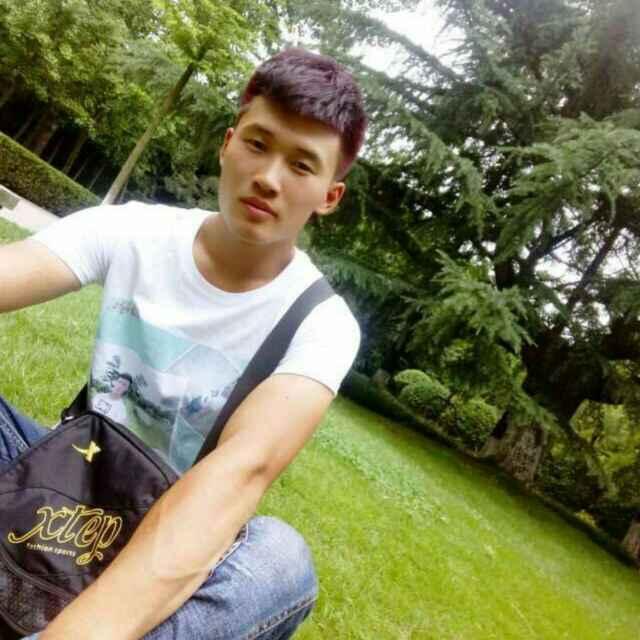 薛  龙