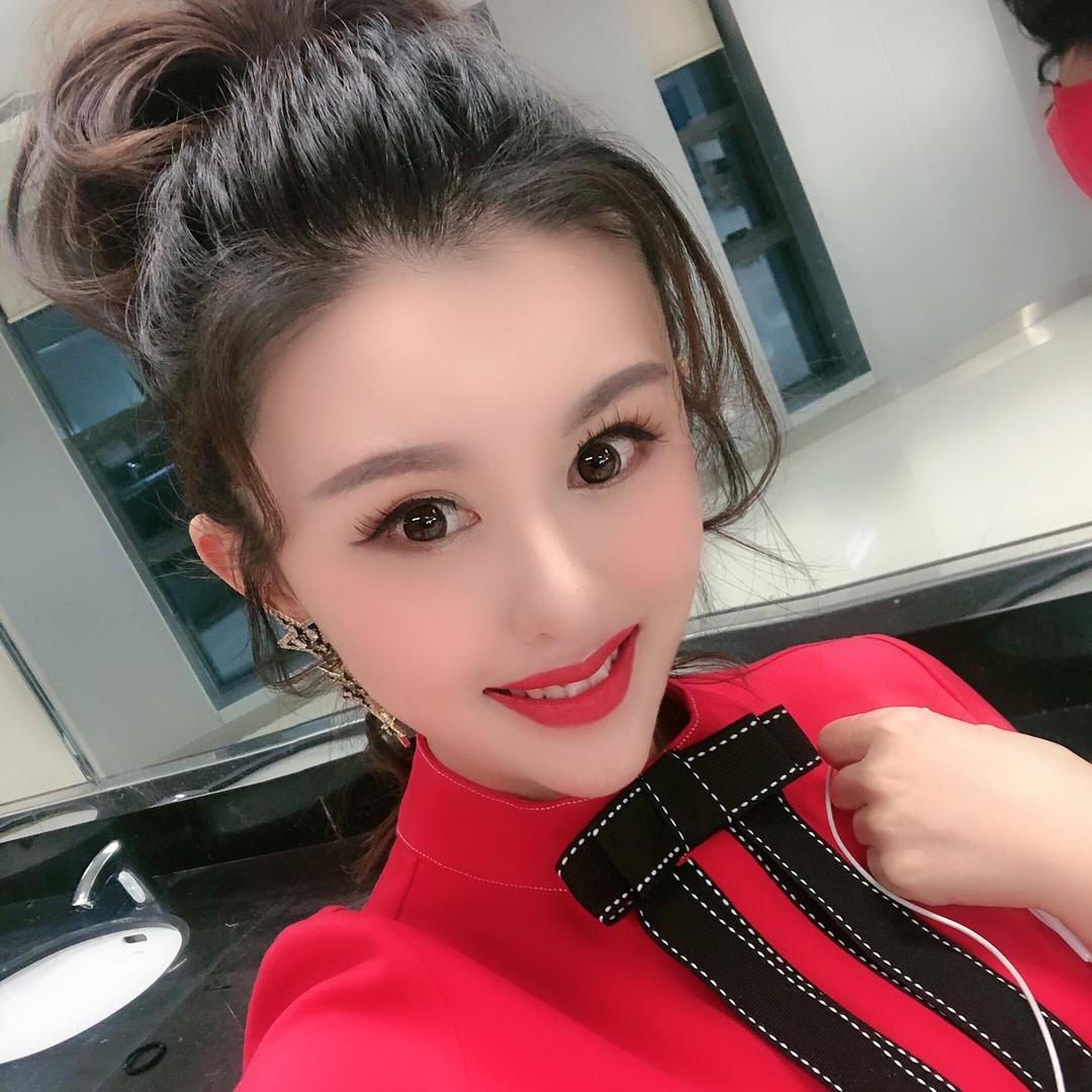 主持人小珂