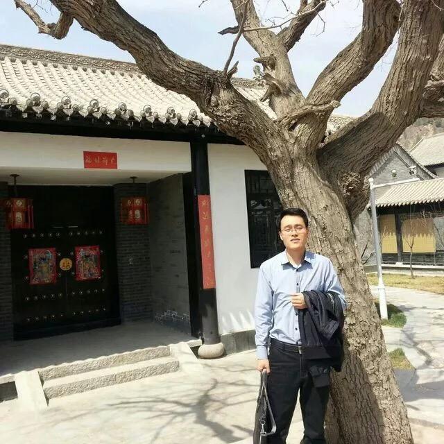蚂蚁踩大象