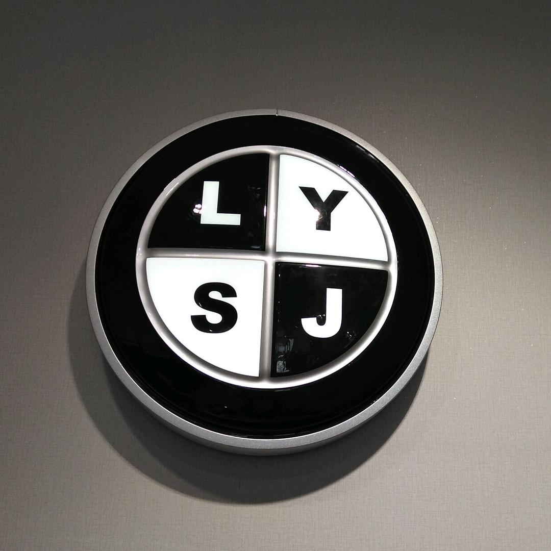 宝马萨哲尼男装