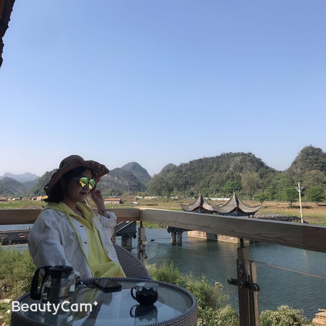 白褶裙的夏天
