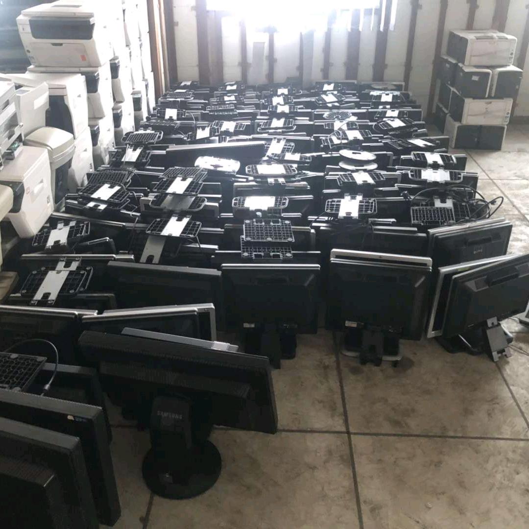 回收淘汰二手电脑，硒鼓墨盒，出售二手电脑