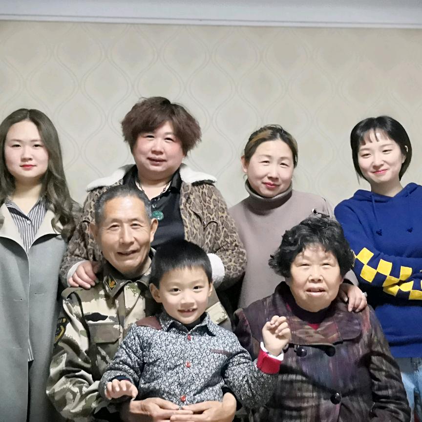 豪耶迪耶（蓝宝石内衣）