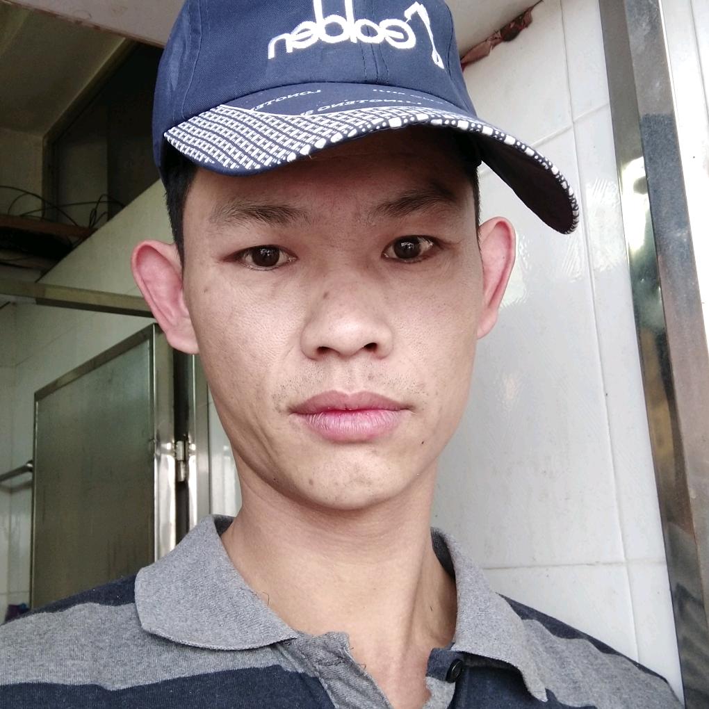 黄育均