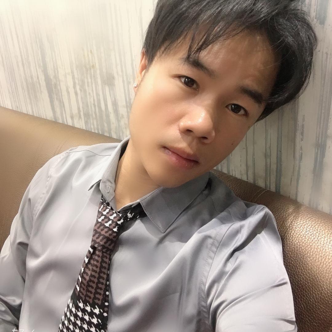 百色减龄发型设计..黄庆