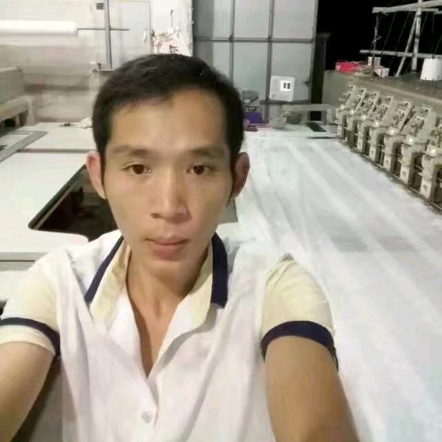 蹲在路边数美女