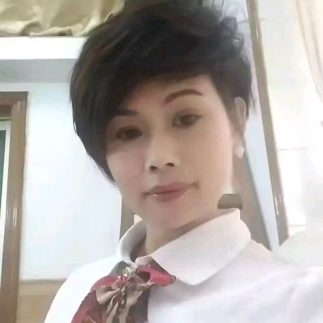 精致精剪美发店