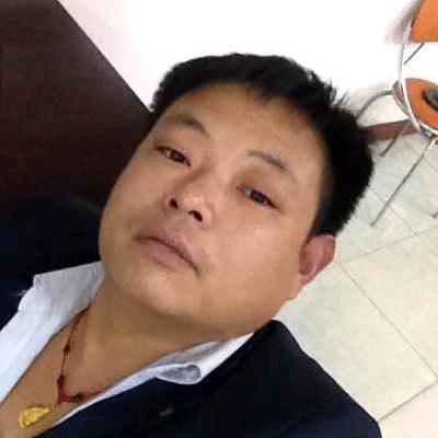 开卡车的彪哥