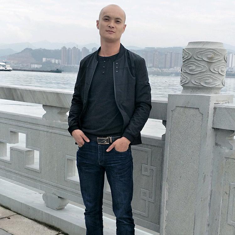 杨华...