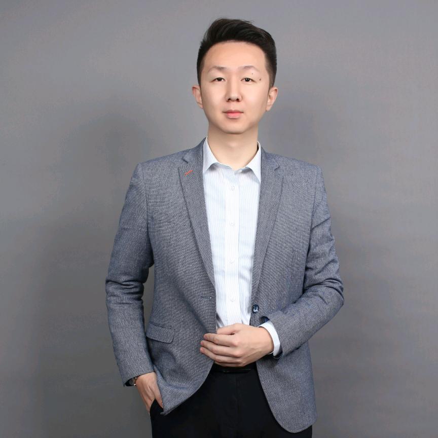 设计师李佩福