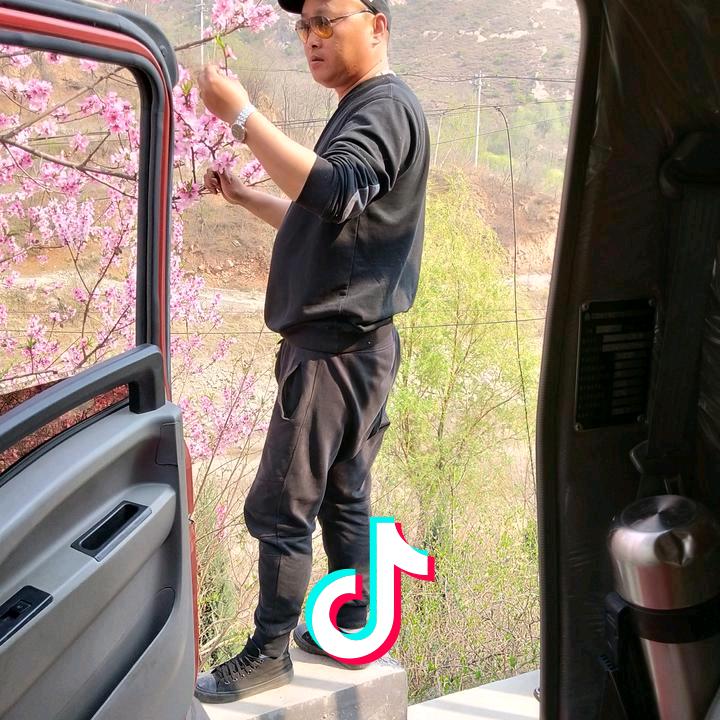 人穷衣服破，说啥都是错，等我有钱了…