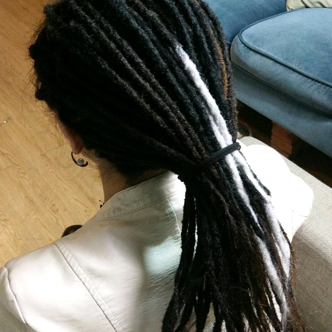 黔西大转盘店KLF珠宝 静静