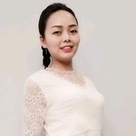 80后卖沙发的小露露