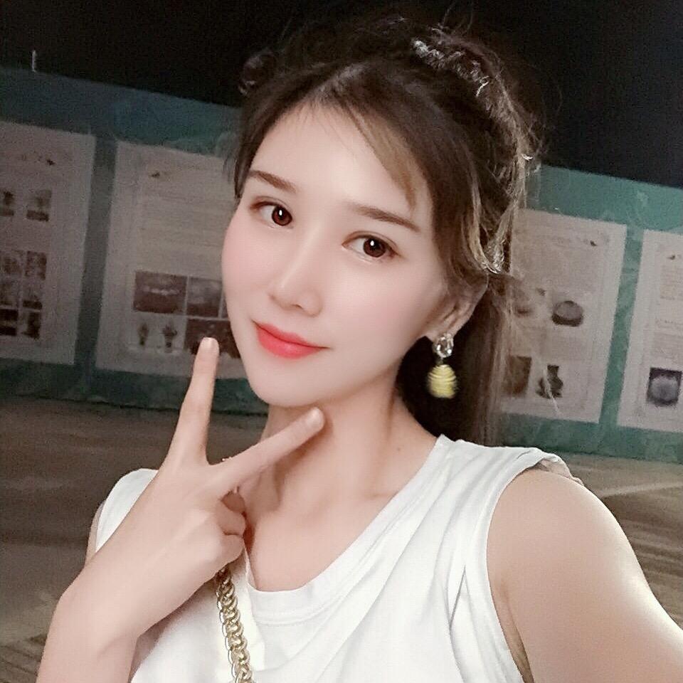 蹦蹦是只灰泰迪
