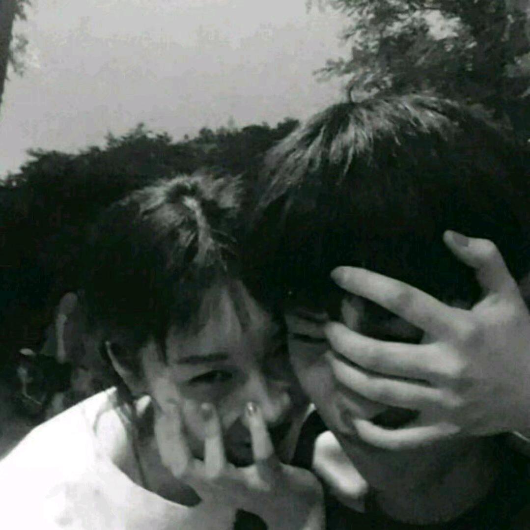 轻抚谦过