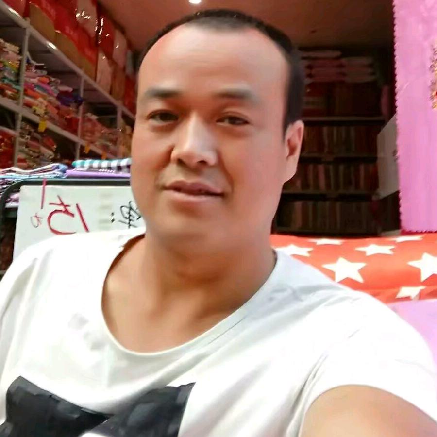 A双眼皮男人