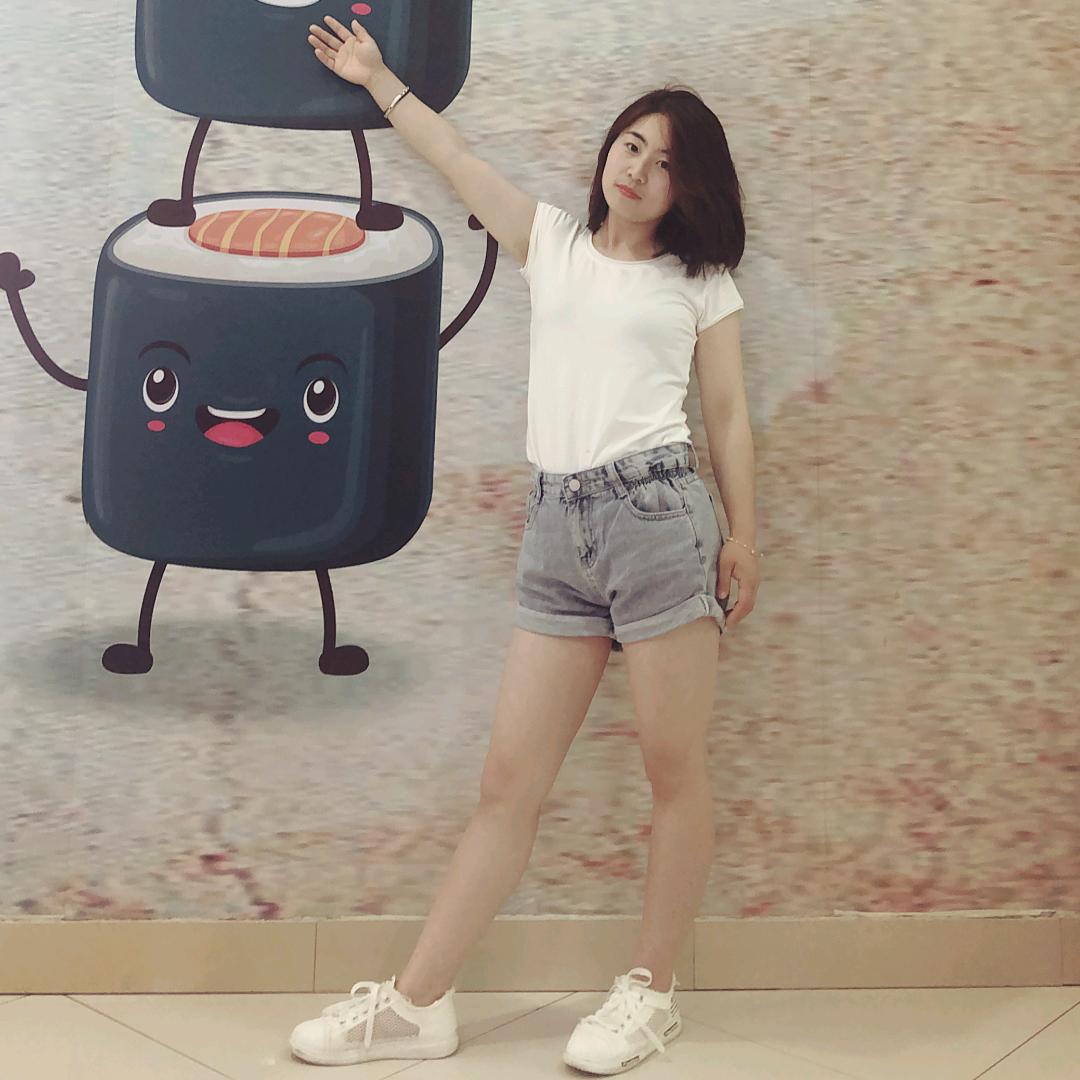 小妮.摆个摊