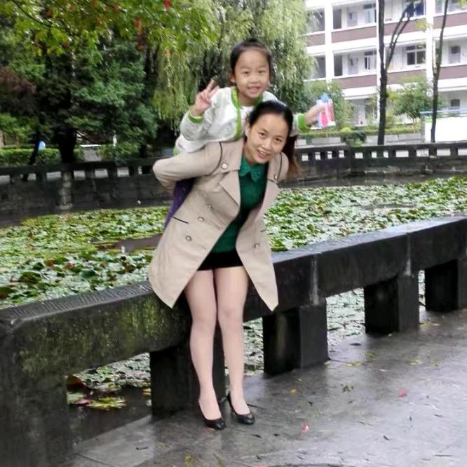 简单快乐的女子