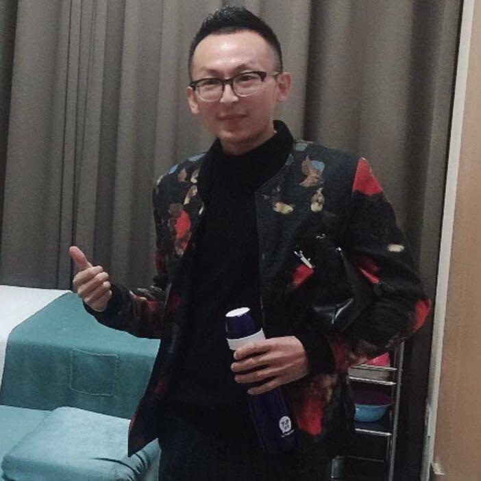 嫩嫩的老男人是我