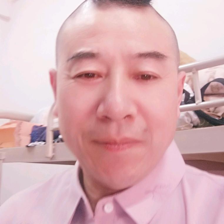 王仲钢，小名，王建国