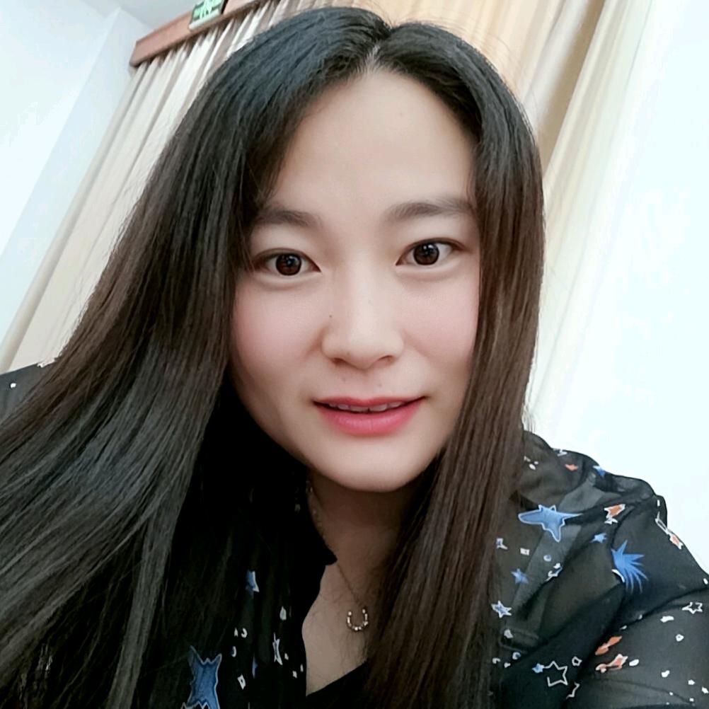 飞翔中的燕子