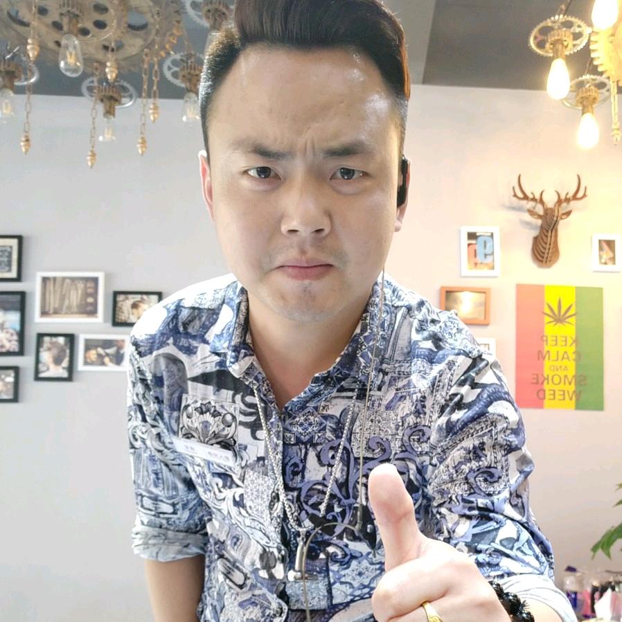 小伙李明