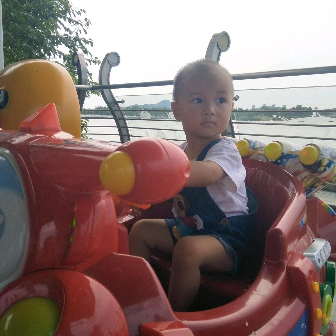 闵贤👧小雨点童装