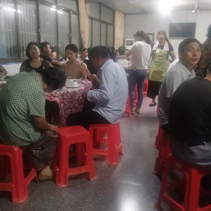 白驹新垛村刘小兵家宴