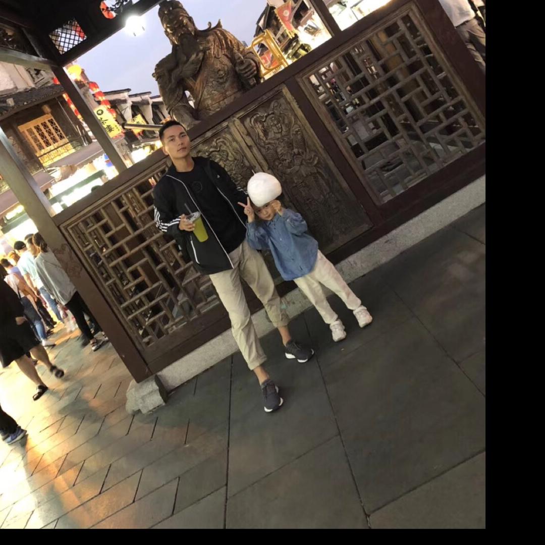 【志成建材】岩板瓷砖楼梯背景设计安装