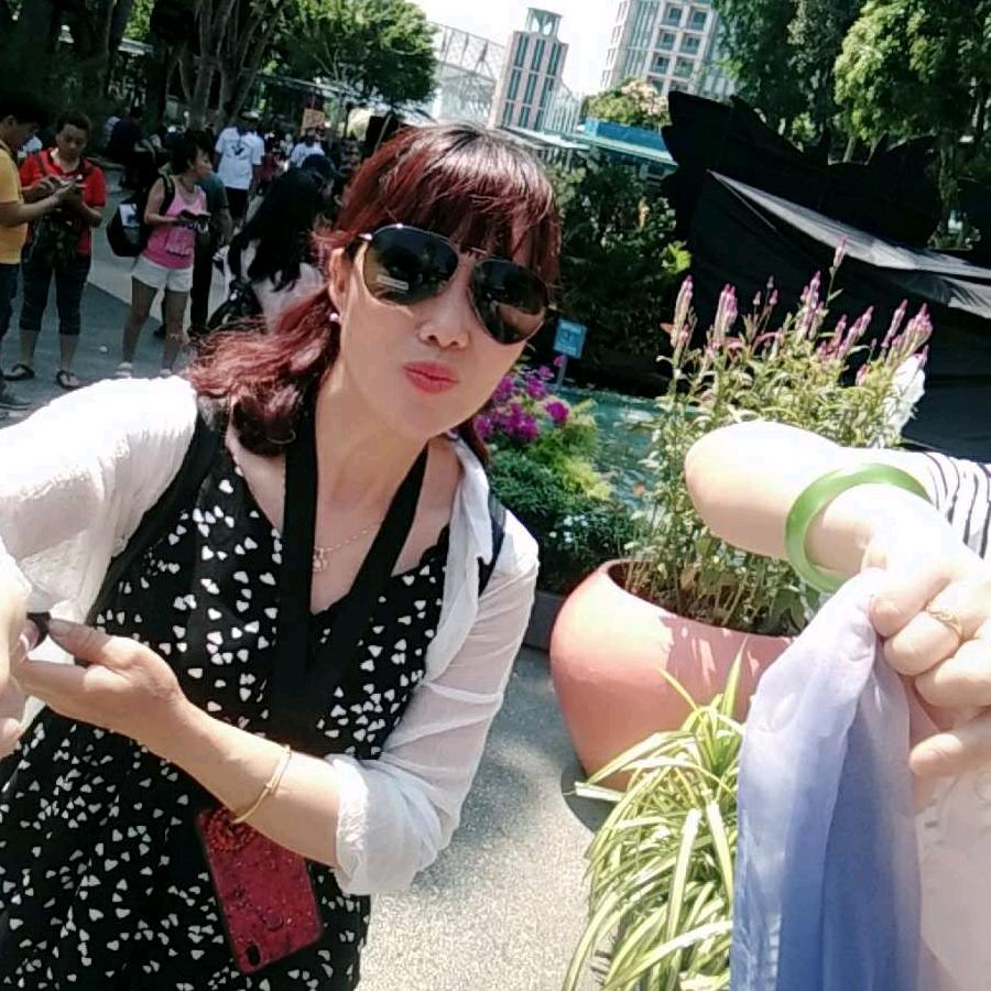 快乐的妮子