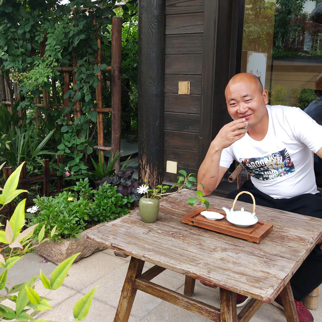 小张修顶泵电焊