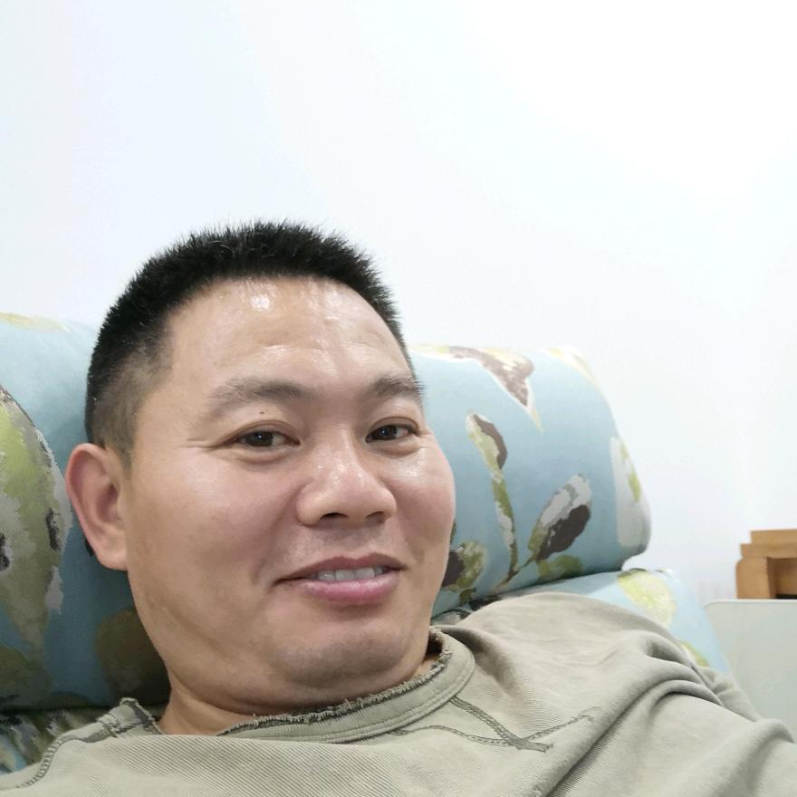 覃少年（狮子包新闻官，战略顾问）