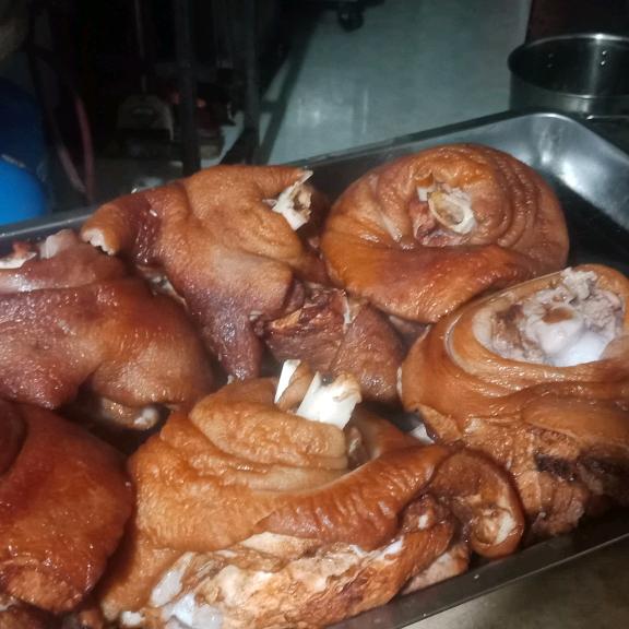 贵阳观山湖红伍猪脚鱼火锅店