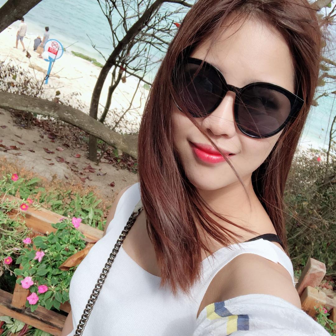 由心美甲美睫化妆店