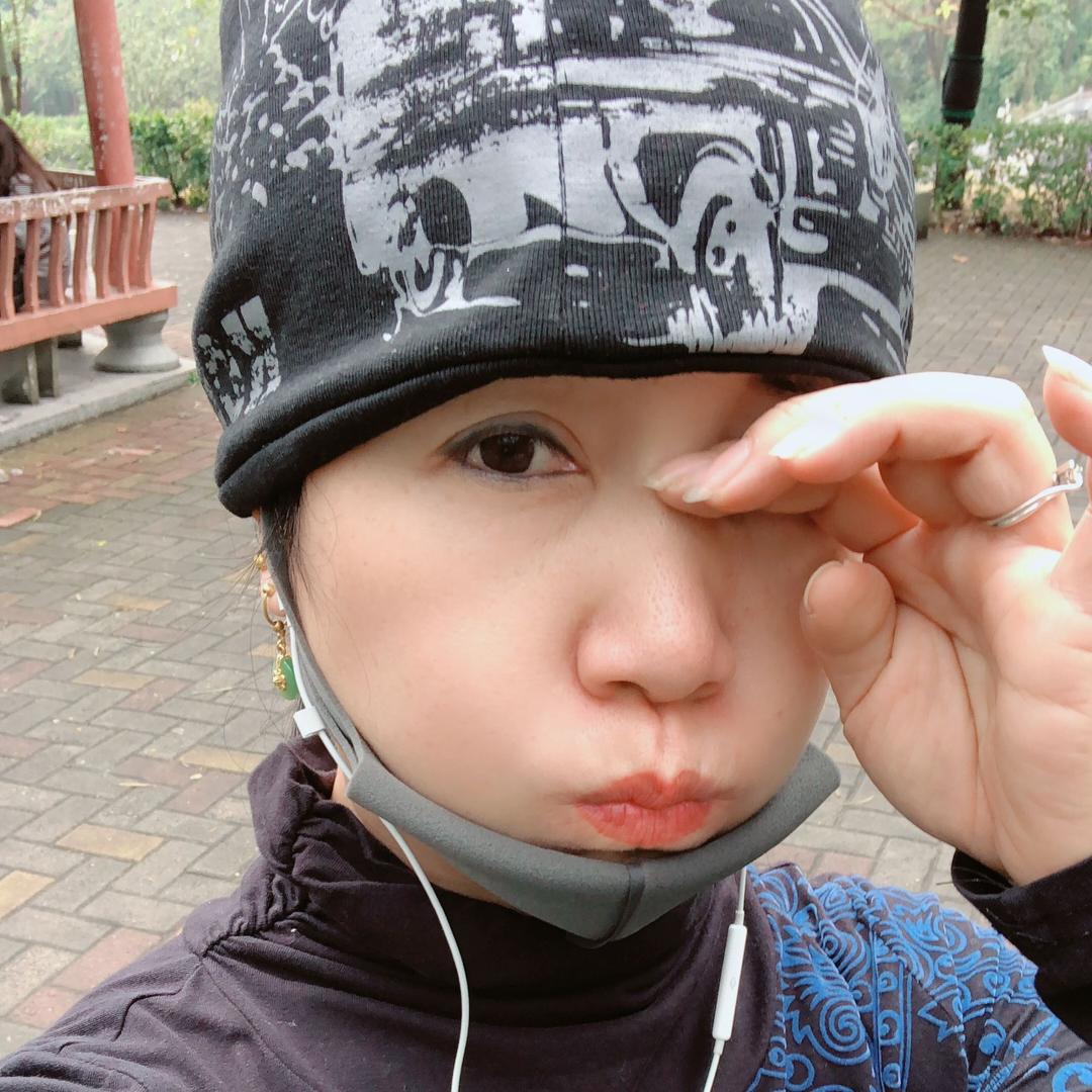 我是爱跳舞的小小