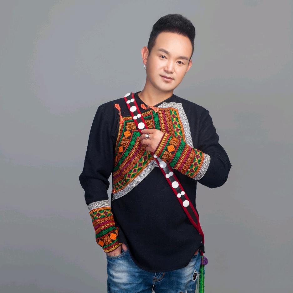 彝鹰风人