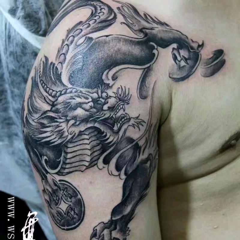 蹲旮旯靠墙根